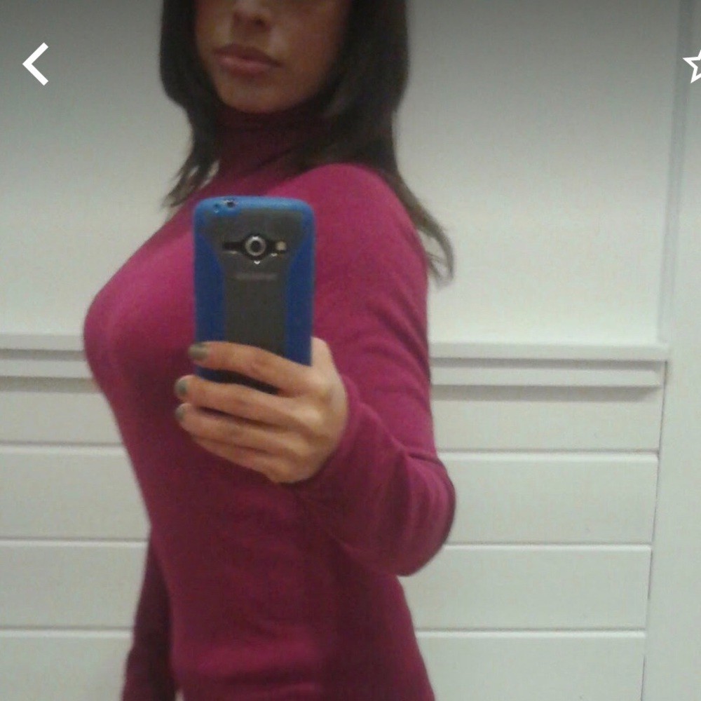 Burberry super fitted dark magenta sweater MUST 👀